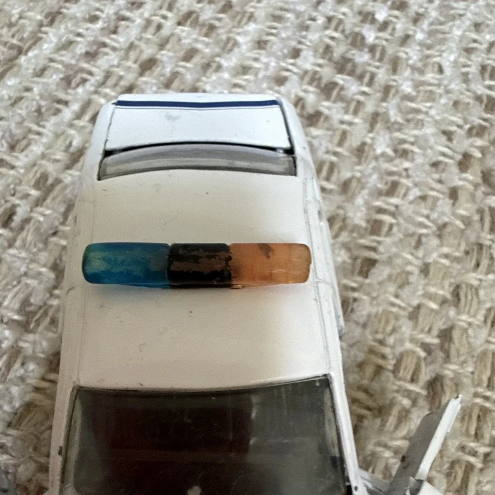 Road Champs Ford Crown Victoria Hartford Police Car 1997 White/Blue Diecast